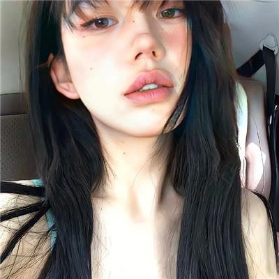 庭院里的女人